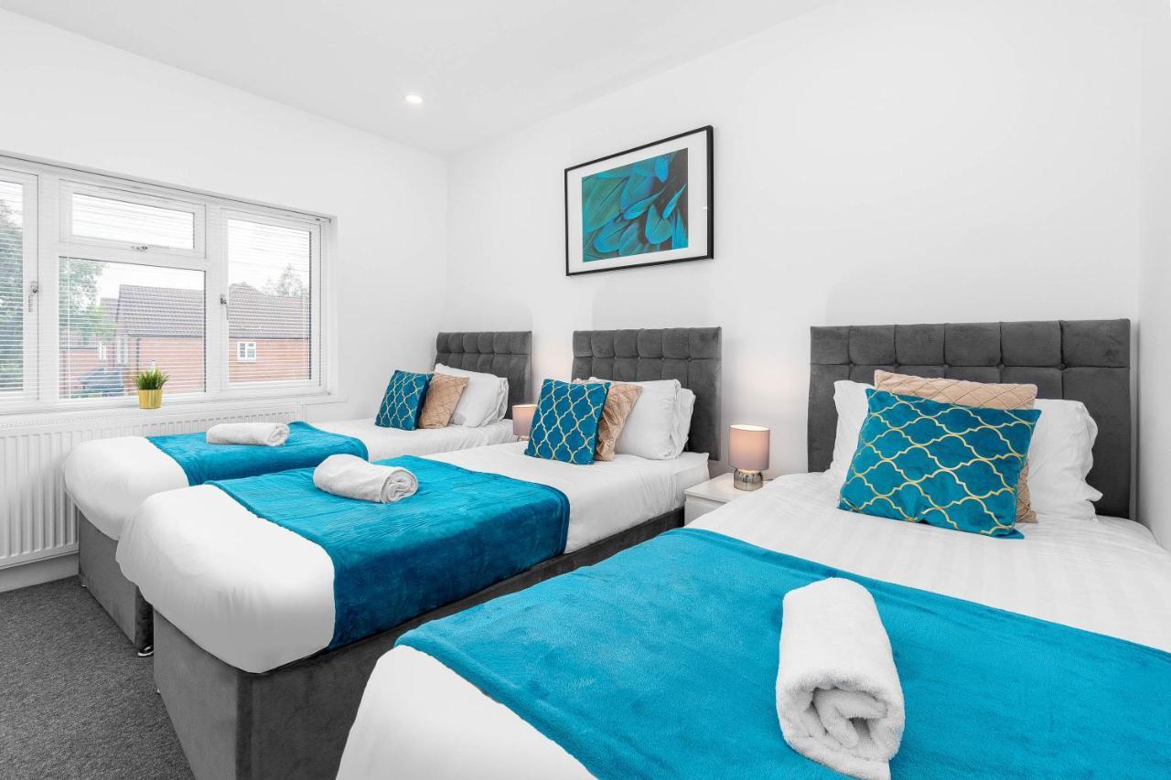 5 Bedroom House - 10 Guests - Multiple Off Street Parking - Garden - Smart Tv - Wifi - Contractors - Families - Groups เบอร์มิงแฮม ภายนอก รูปภาพ